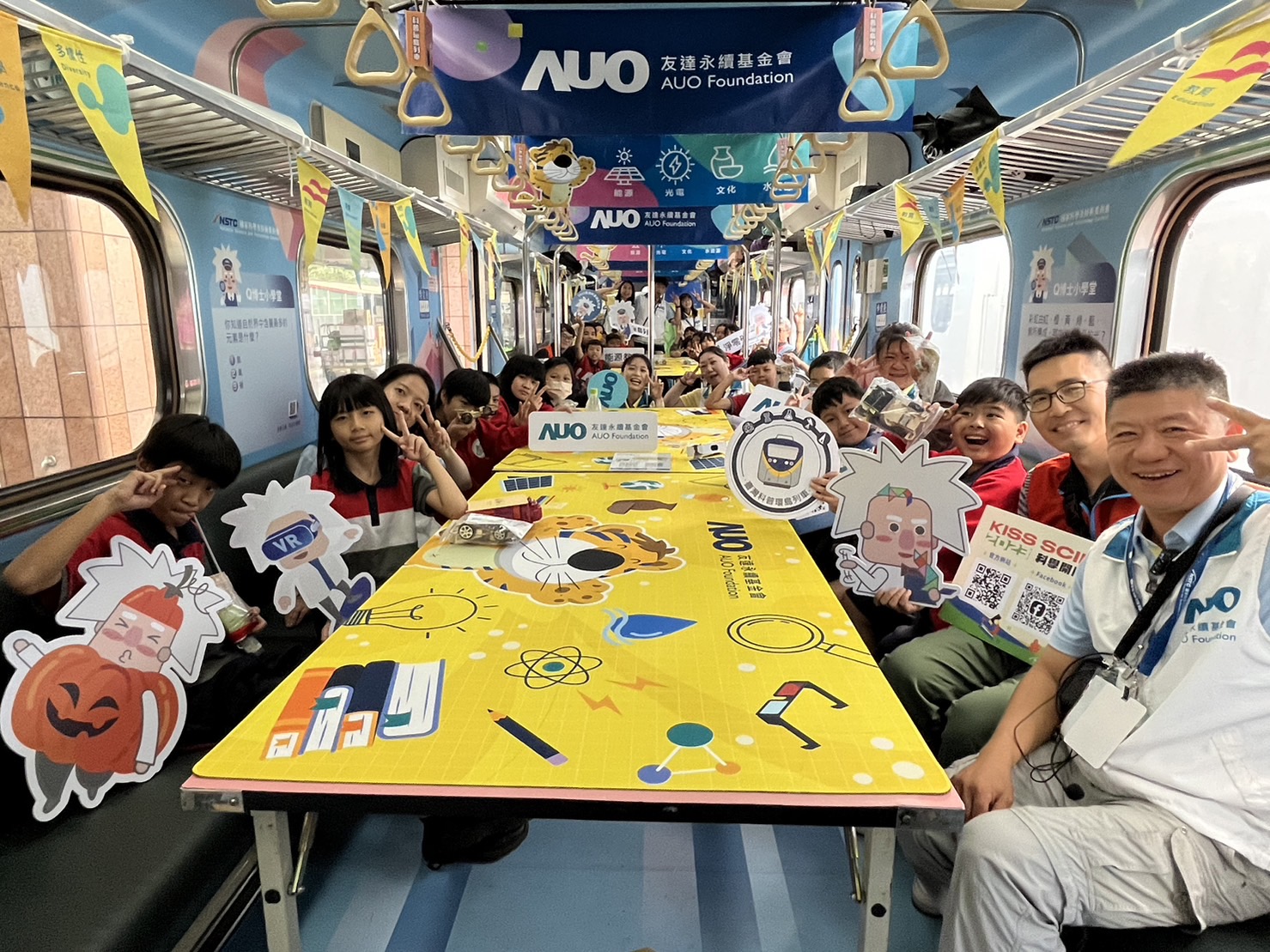 918搏天堂永續基金會參與「臺灣科普環島列車」，設計基礎科學車廂課程，以「淨零碳排和永續能源」為主題，讓學生透過創意實驗認識淨零知識，以及思考生活中的減碳行為